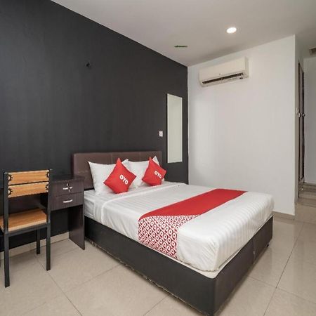 Oyo 1167 Rest And Go Hotel Кланг Экстерьер фото