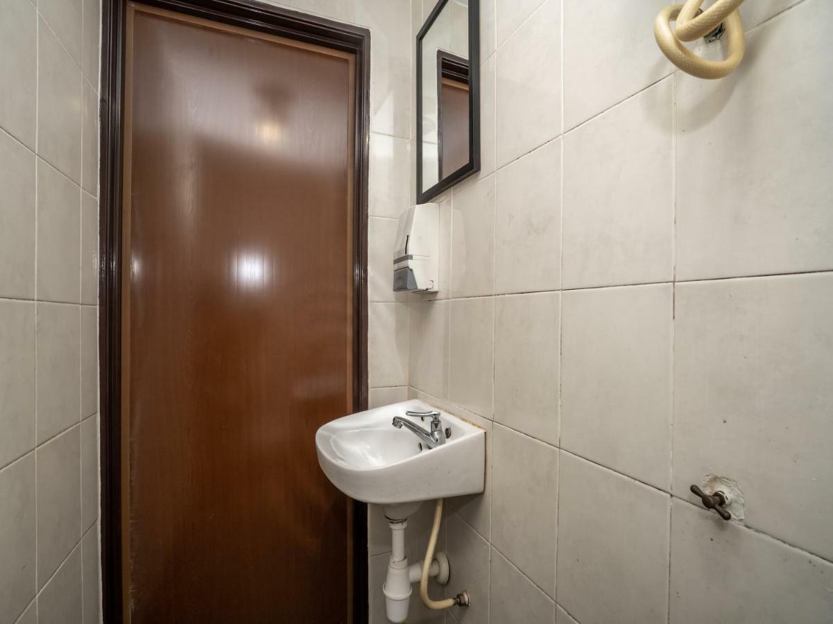 Oyo 1167 Rest And Go Hotel Кланг Экстерьер фото