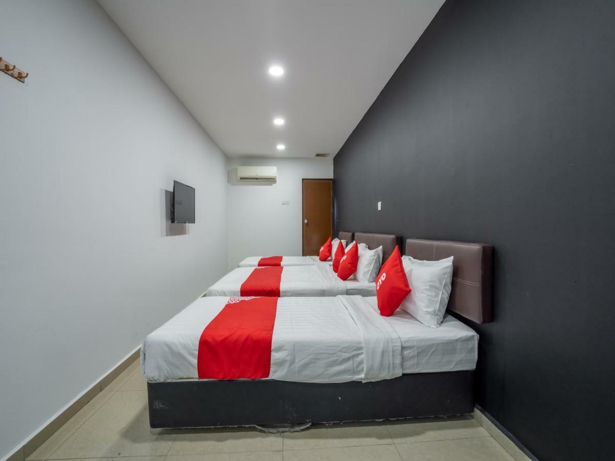 Oyo 1167 Rest And Go Hotel Кланг Экстерьер фото