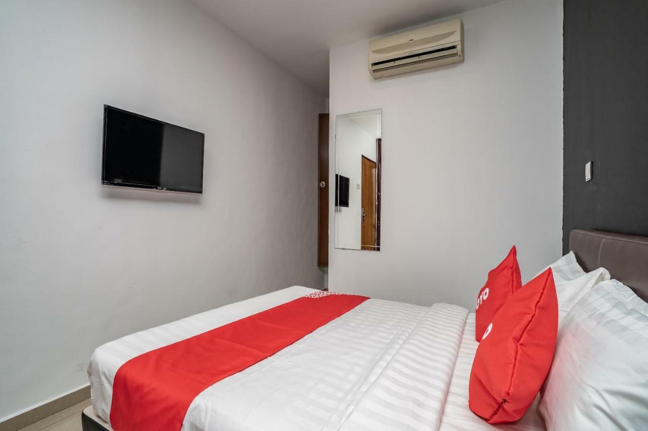 Oyo 1167 Rest And Go Hotel Кланг Экстерьер фото