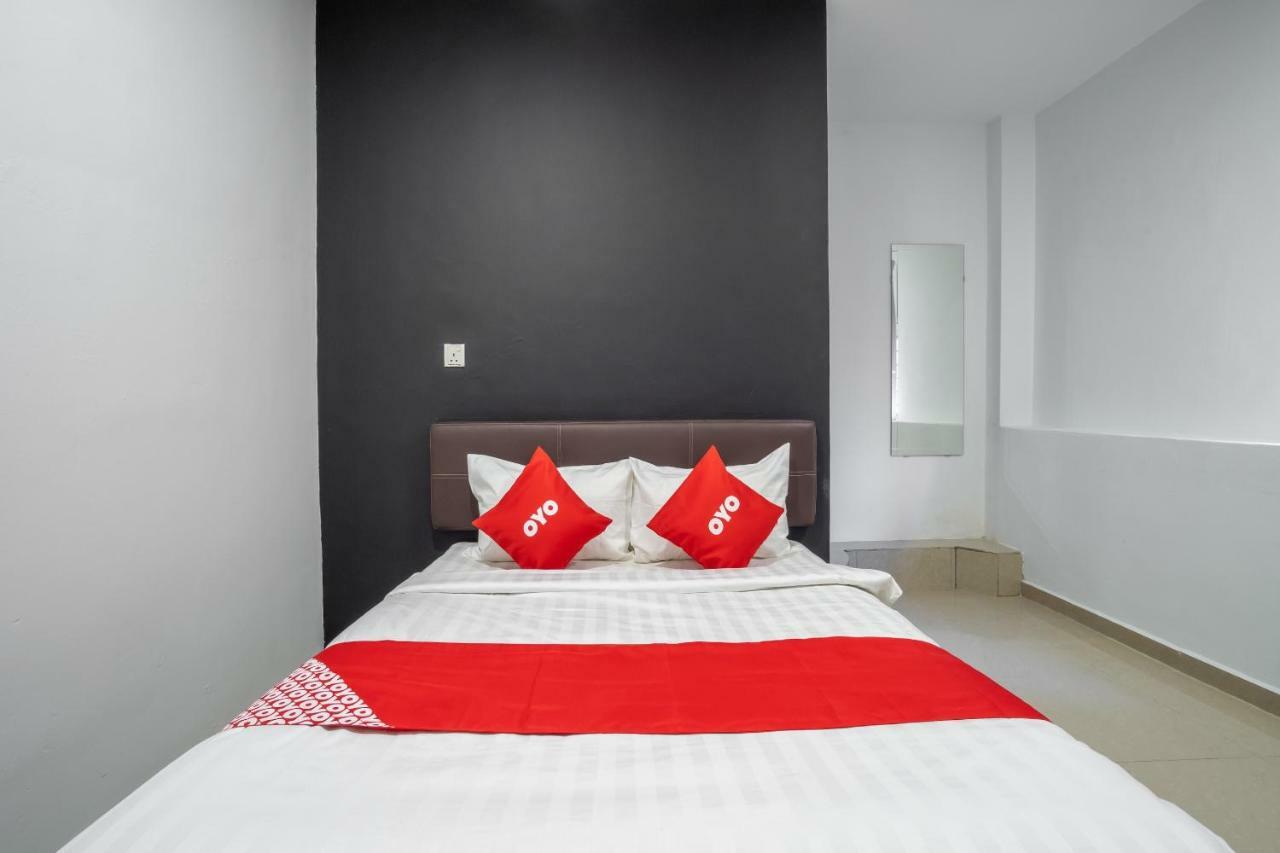 Oyo 1167 Rest And Go Hotel Кланг Экстерьер фото