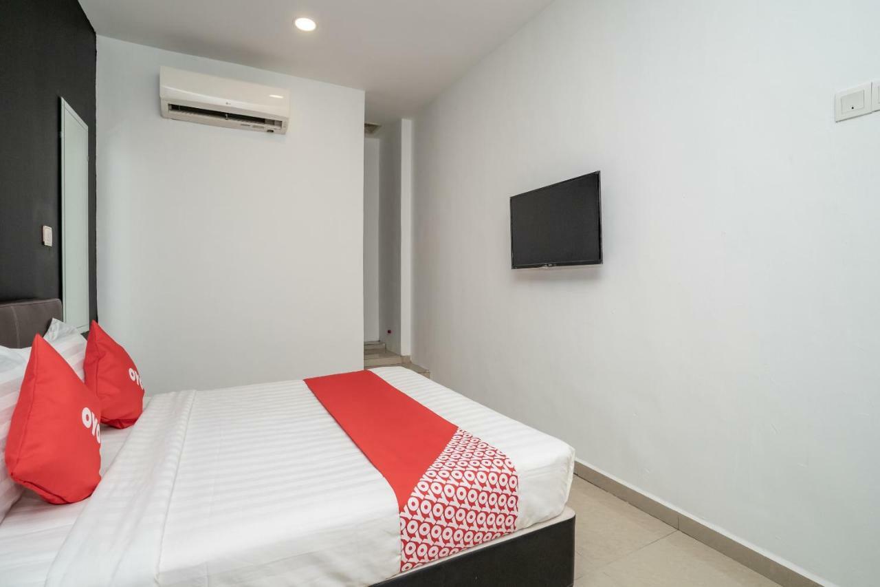 Oyo 1167 Rest And Go Hotel Кланг Экстерьер фото