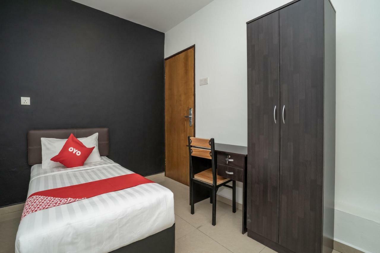 Oyo 1167 Rest And Go Hotel Кланг Экстерьер фото