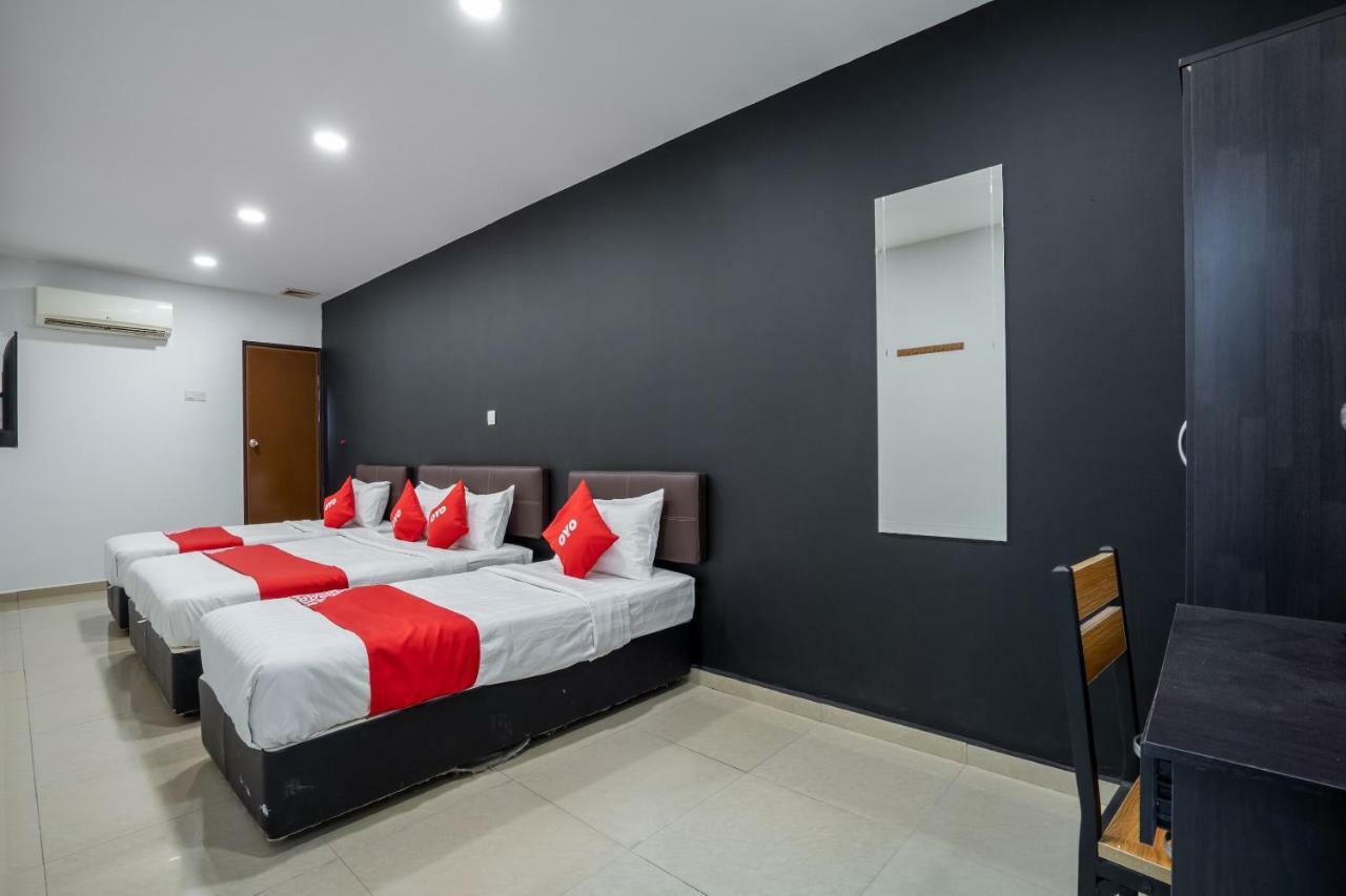 Oyo 1167 Rest And Go Hotel Кланг Экстерьер фото