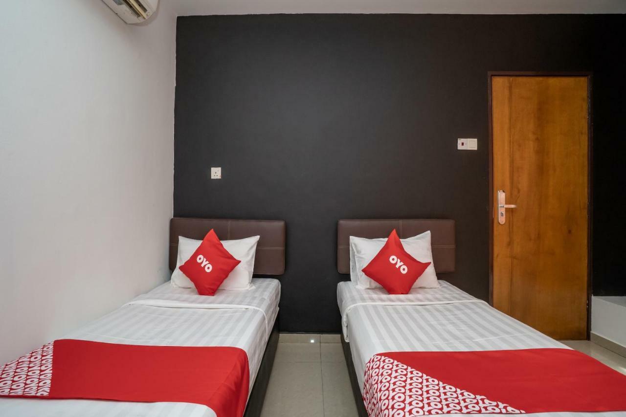 Oyo 1167 Rest And Go Hotel Кланг Экстерьер фото