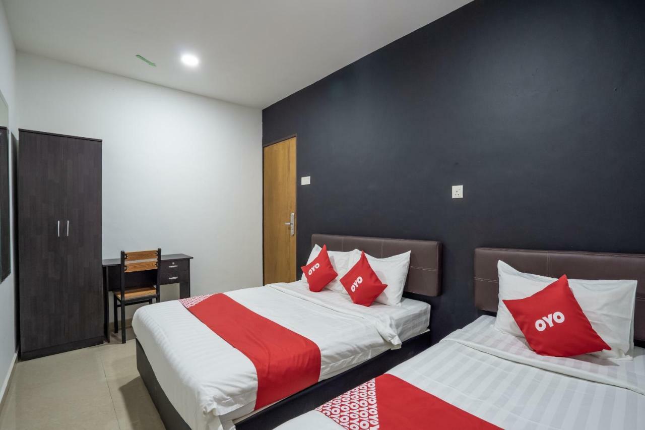 Oyo 1167 Rest And Go Hotel Кланг Экстерьер фото