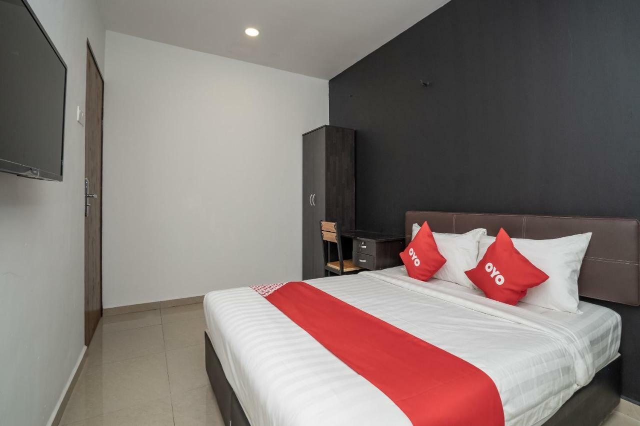 Oyo 1167 Rest And Go Hotel Кланг Экстерьер фото